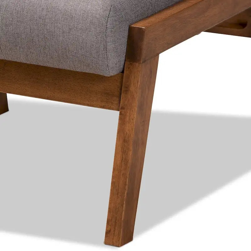 Fauteuil rembourré et son pouf