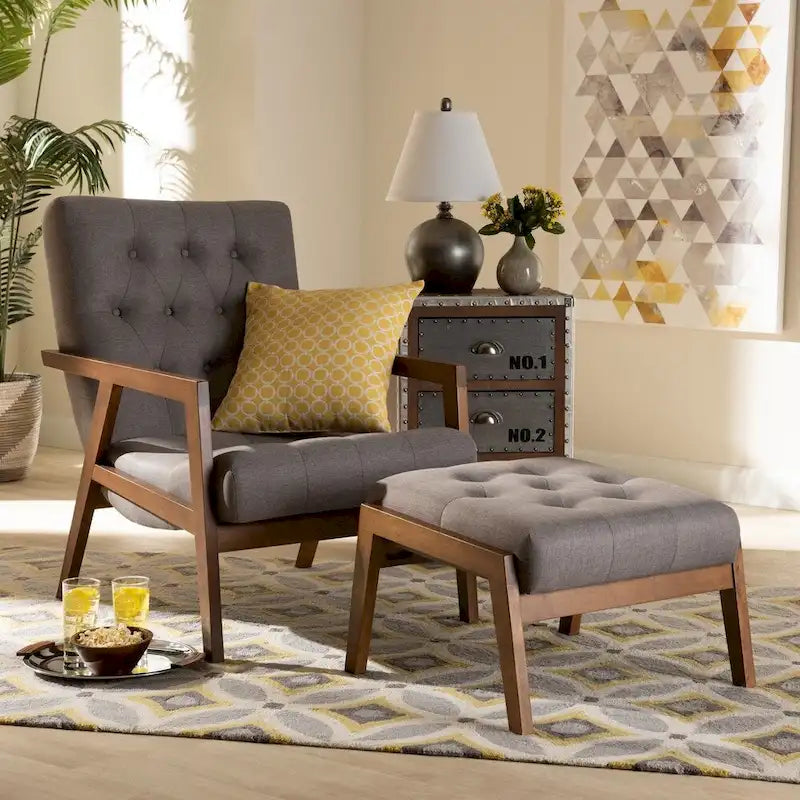 Fauteuil rembourré et son pouf