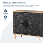 Enfilade avec portes à motif symétrique sculpté